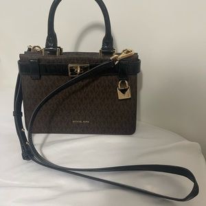 Beautiful used once Micheal Kors mini bag perfect for everyday use